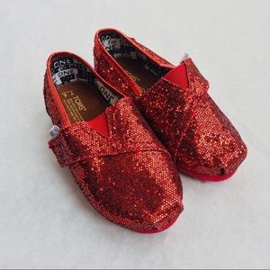 Red Glitter Tom’s